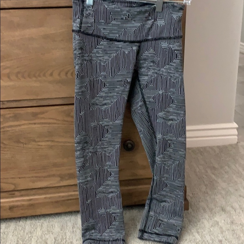 Lululemon crop mid rise
